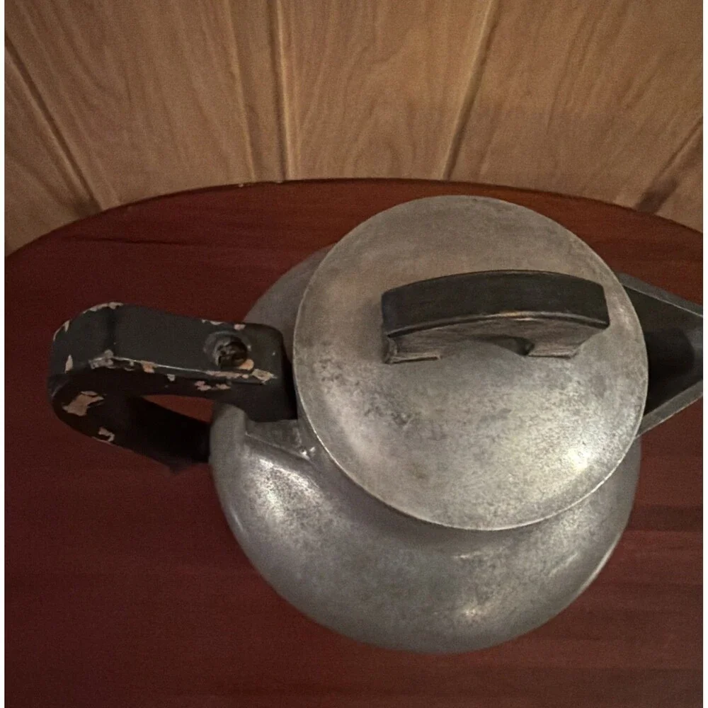 Vtg BANNE Cookware Cast Aluminum Tea/Coffee Pot & Strainer 10”X9 Unpolished. GUC